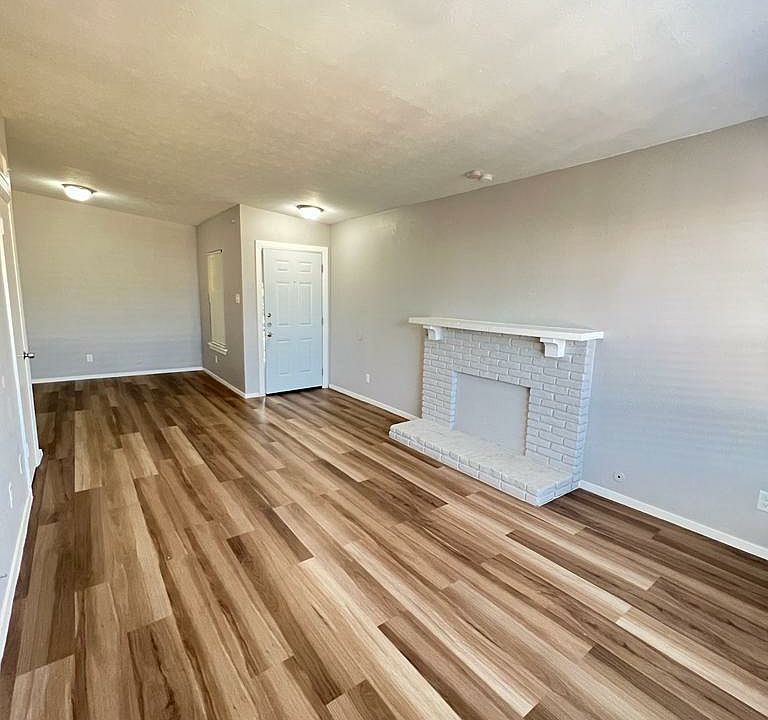1st image of 4761 E Lancaster Ave #20-206