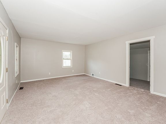 5th image of 213 9th St