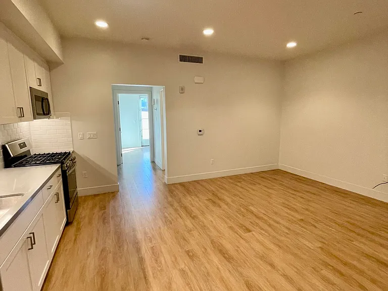 112 E Ortega St #204 — Photo 3