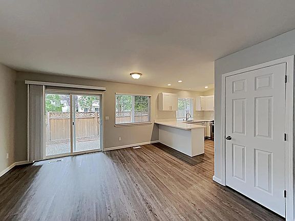 3rd image of 15596 Mulberry Dr SE