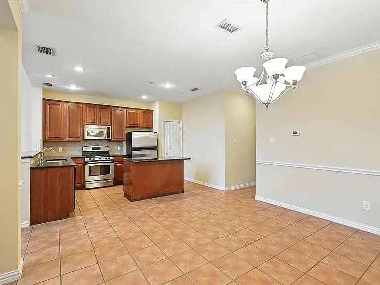 2101 Broadstone Dr — Photo 13