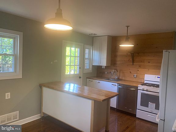 3rd image of 611 Ramsey St