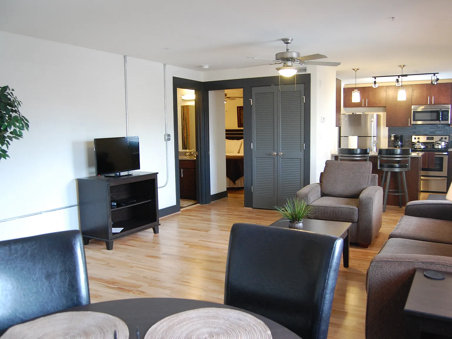 4N4 Midtown — Photo 4