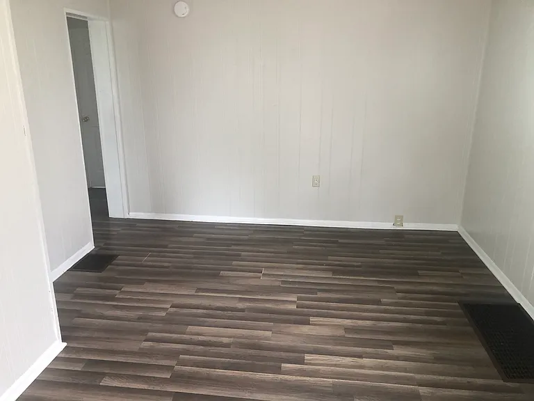 1614 Gladstone Ave SE — Photo 4