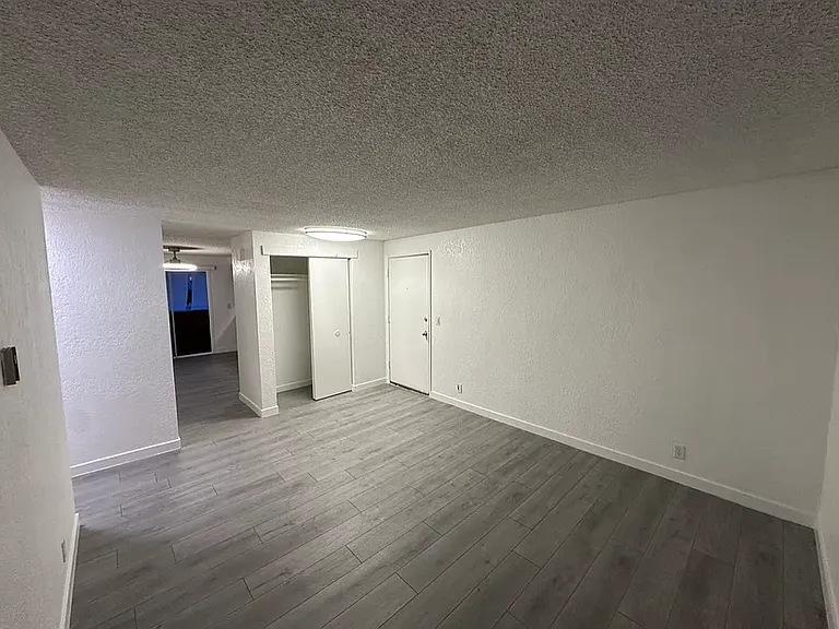 120 Stanford Dr #D — Photo 22