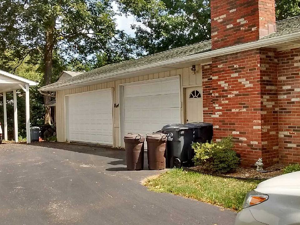 2nd image of 618 Treelane Dr