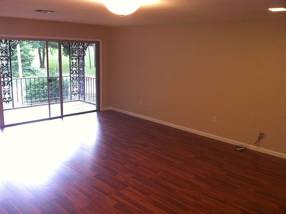 3rd image of 357 Stratford Dr