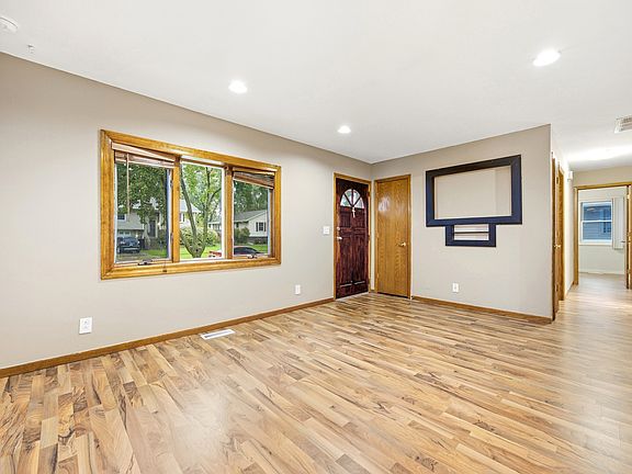 5th image of 415 Krause Ave