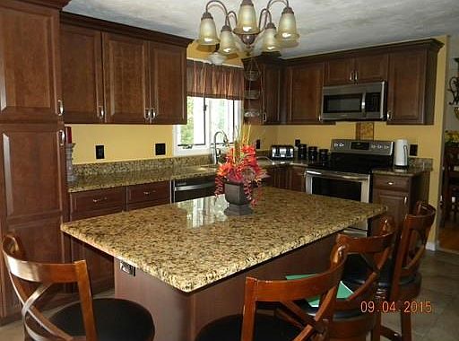 3rd image of 14 Stacey Ln