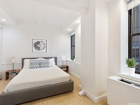 4th image of 150 W 51st St APT 1607