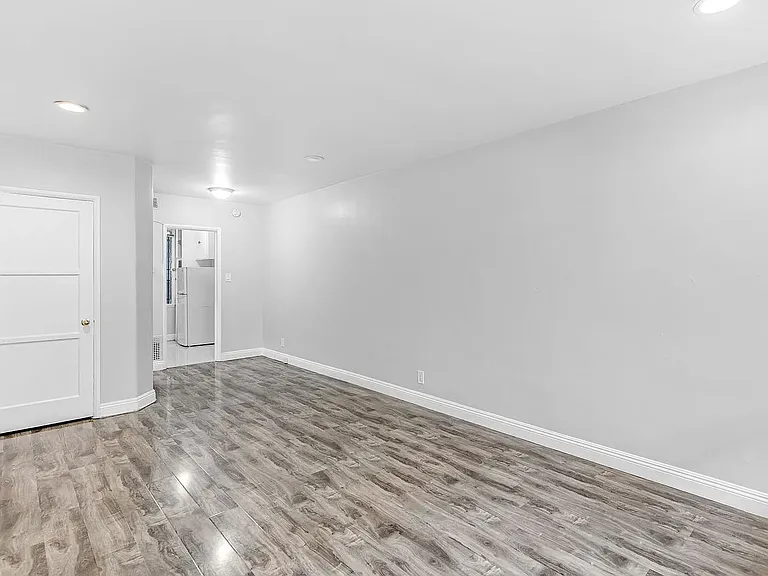 Oakhurst Apartments — Photo 4