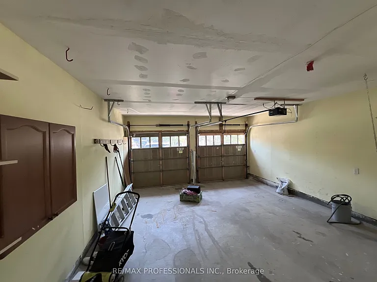 3895 Henrietta Way #MAIN — Photo 27
