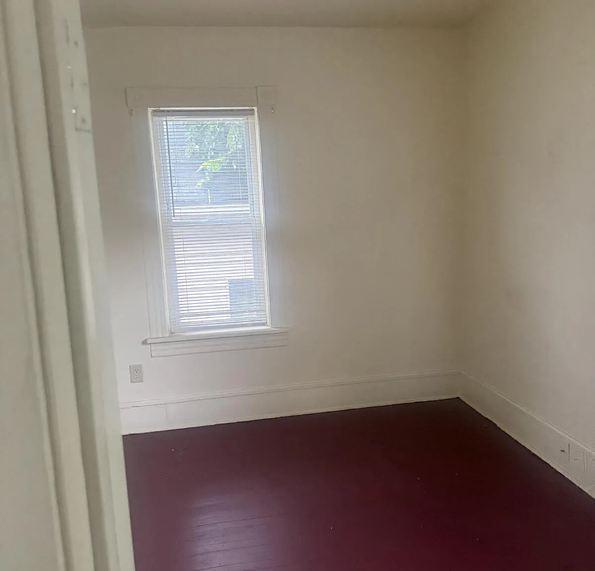 2 bed, 1.0 bath, $925 — Photo 2