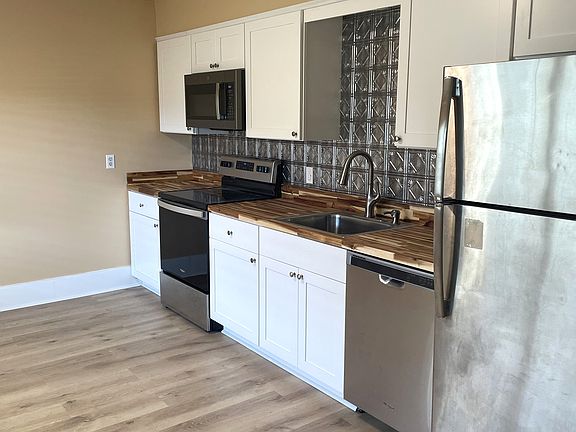 3rd image of 414 Arricola Ave #B