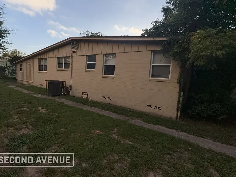 1320 Bretta St — Photo 8