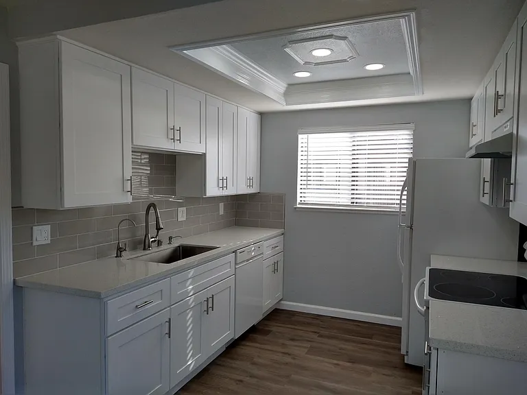 Newly remodeled kitchen with new cabinets and quartz countertop. Equipped with filtered water faucet