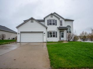 889 Glenlyon Ln, Port Washington, WI 53074