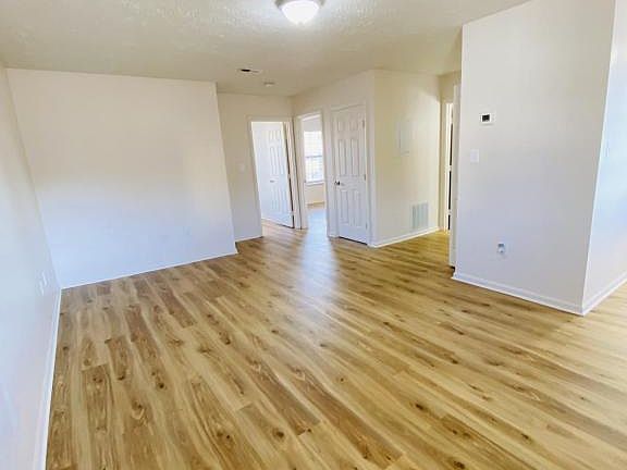 4th image of 431 Garden City Dr APT 2