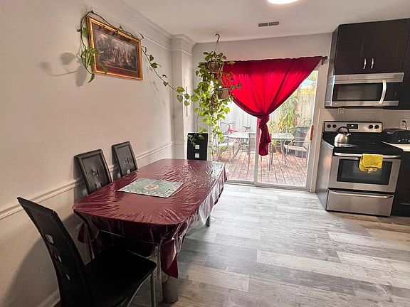 4th image of 8418 Jinetes Ct #203