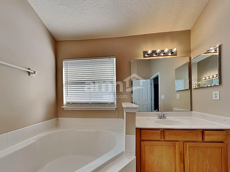 3108 Silverado Cir — Photo 11