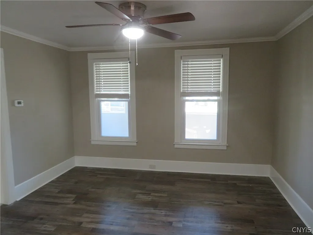 3 bed, 1.0 bath, 1340 sqft, $2,200 — Photo 4