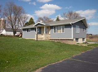 N7203 Triple T Rd, Mount Calvary, WI 53057