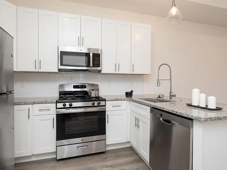 962 N 8th St #8 — Photo 3