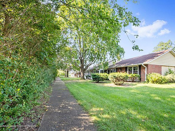 2nd image of 335D Canterbury Ct #1004