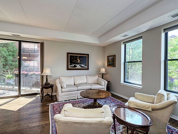 2nd image of 2335 W Belle Plaine Ave APT 209