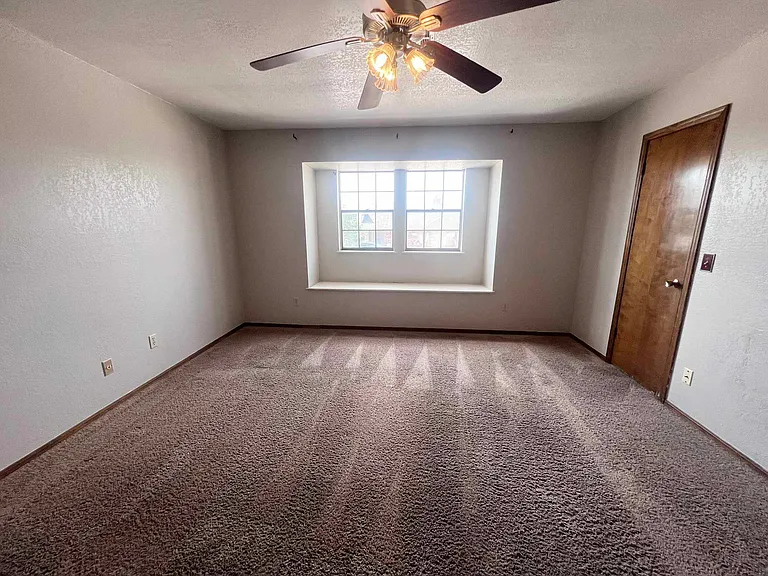 2105 NW 118th Ter — Photo 13