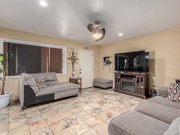 5th image of 907 E Saint Katherines Ct