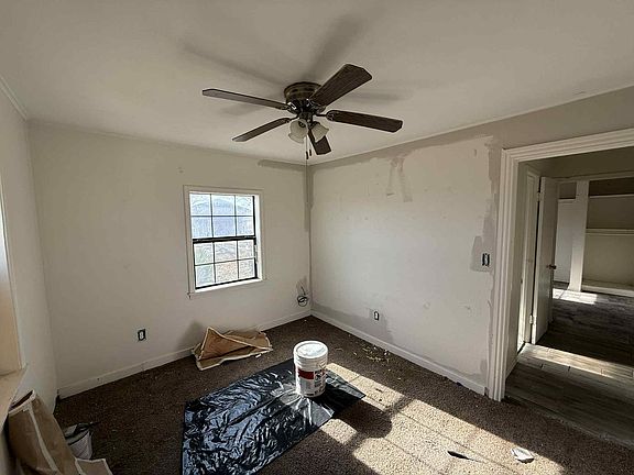 5th image of 110 Hickory St