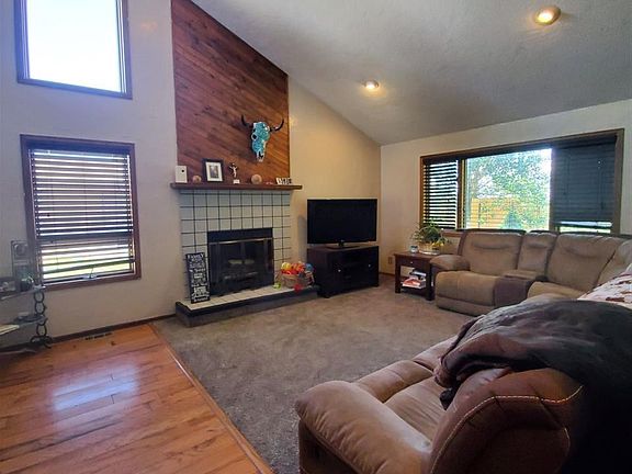 5th image of 717 Kennedy Ave