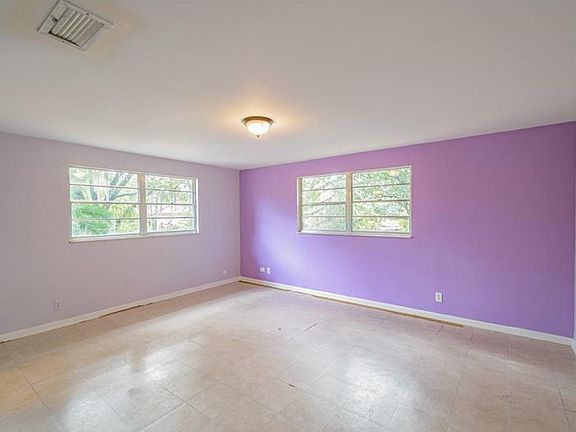 5th image of 7502 Park Dr