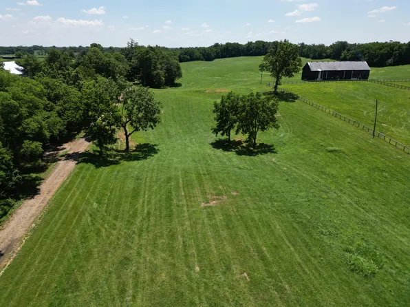 1949 Huntertown Rd, Versailles, KY 40383