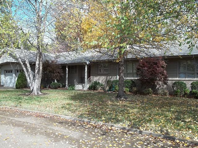 brick 3 bedr -very private!