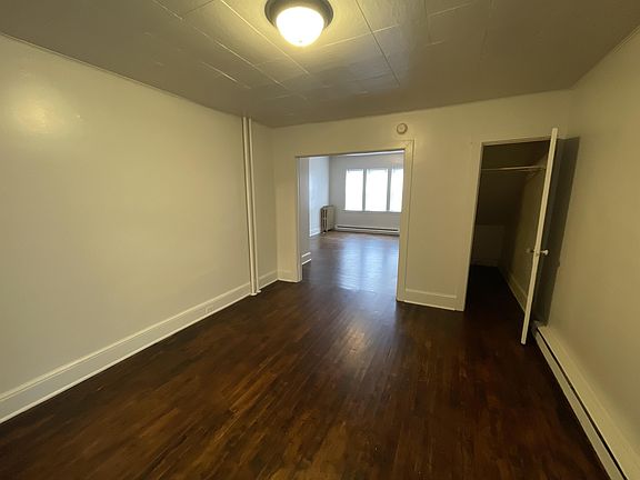 4th image of 422 W King St #15694173