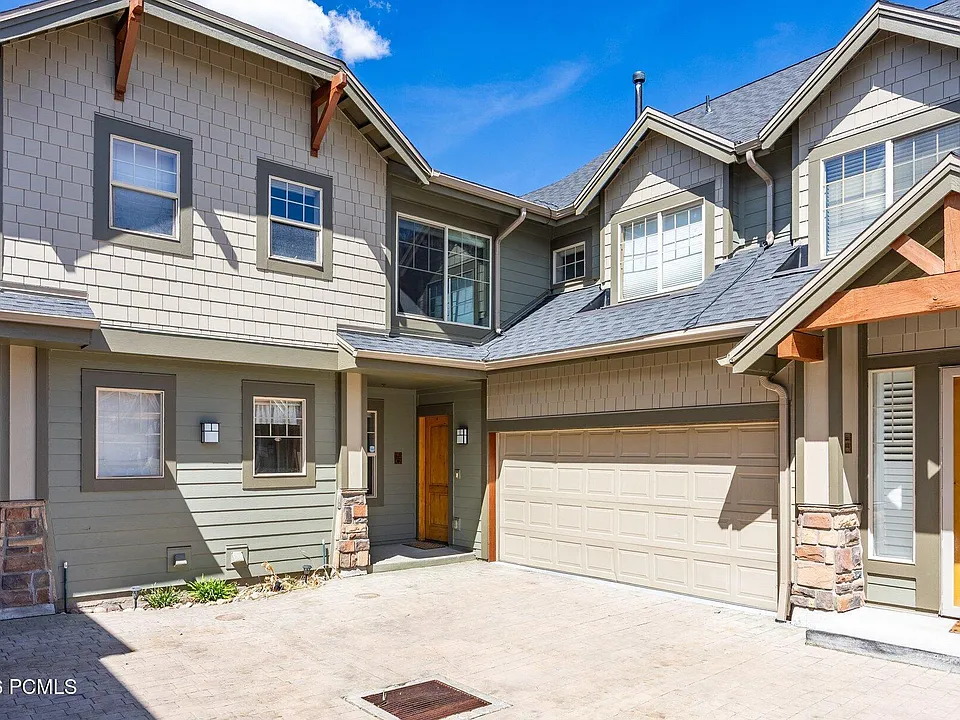 6144 Fox Pointe Cir #C2