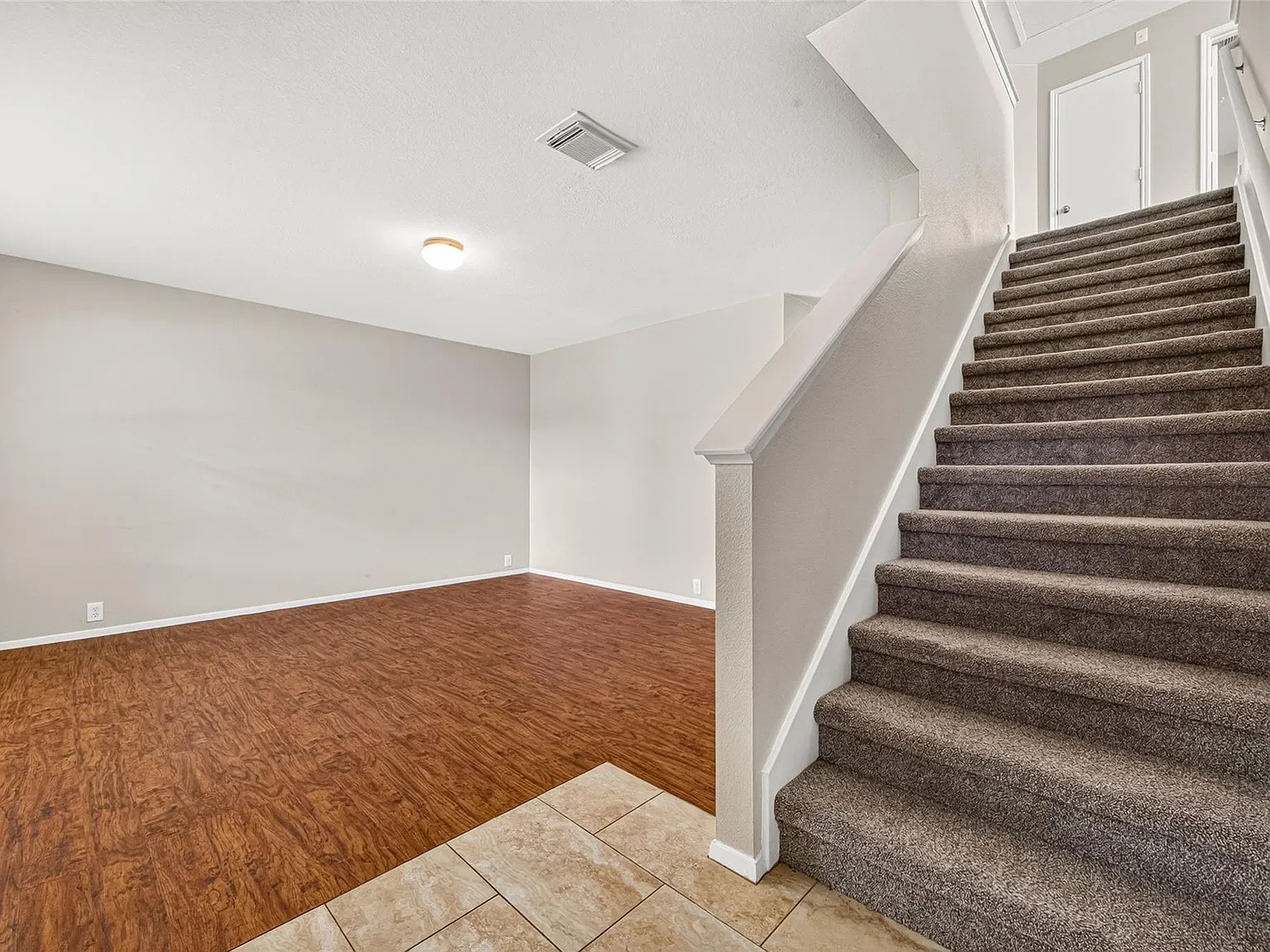4 bed, 2.5 bath, 1947 sqft, $2,100 — Photo 3