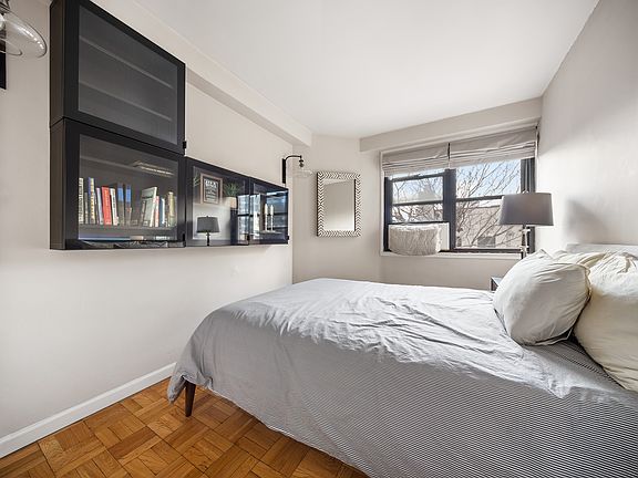 5th image of 210 E 15th St APT 8D