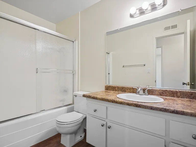Sierra West Apartments — Photo 43