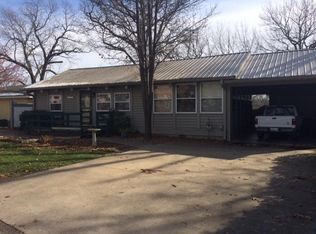 1422 Wood St, Grove, OK 74344