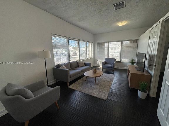 2nd image of 8140 Crespi Blvd
