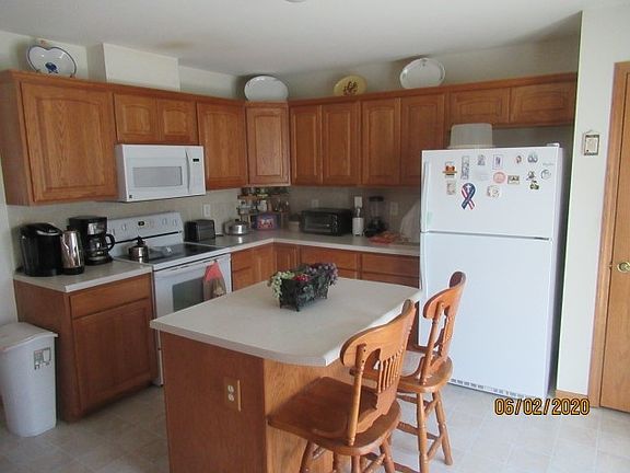3rd image of 807 Cypress St