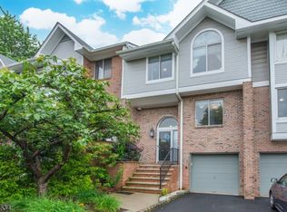 4 Louisburg Sq, Verona, NJ 07044