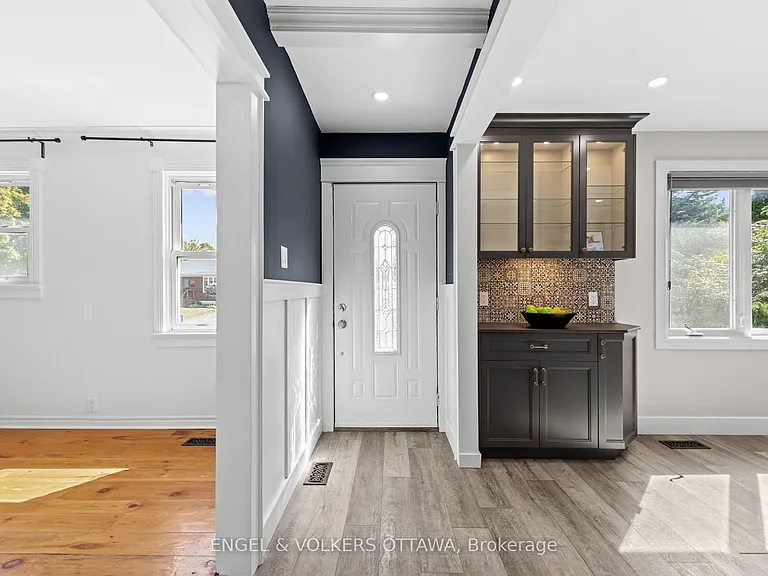 855 Weston Dr — Photo 3