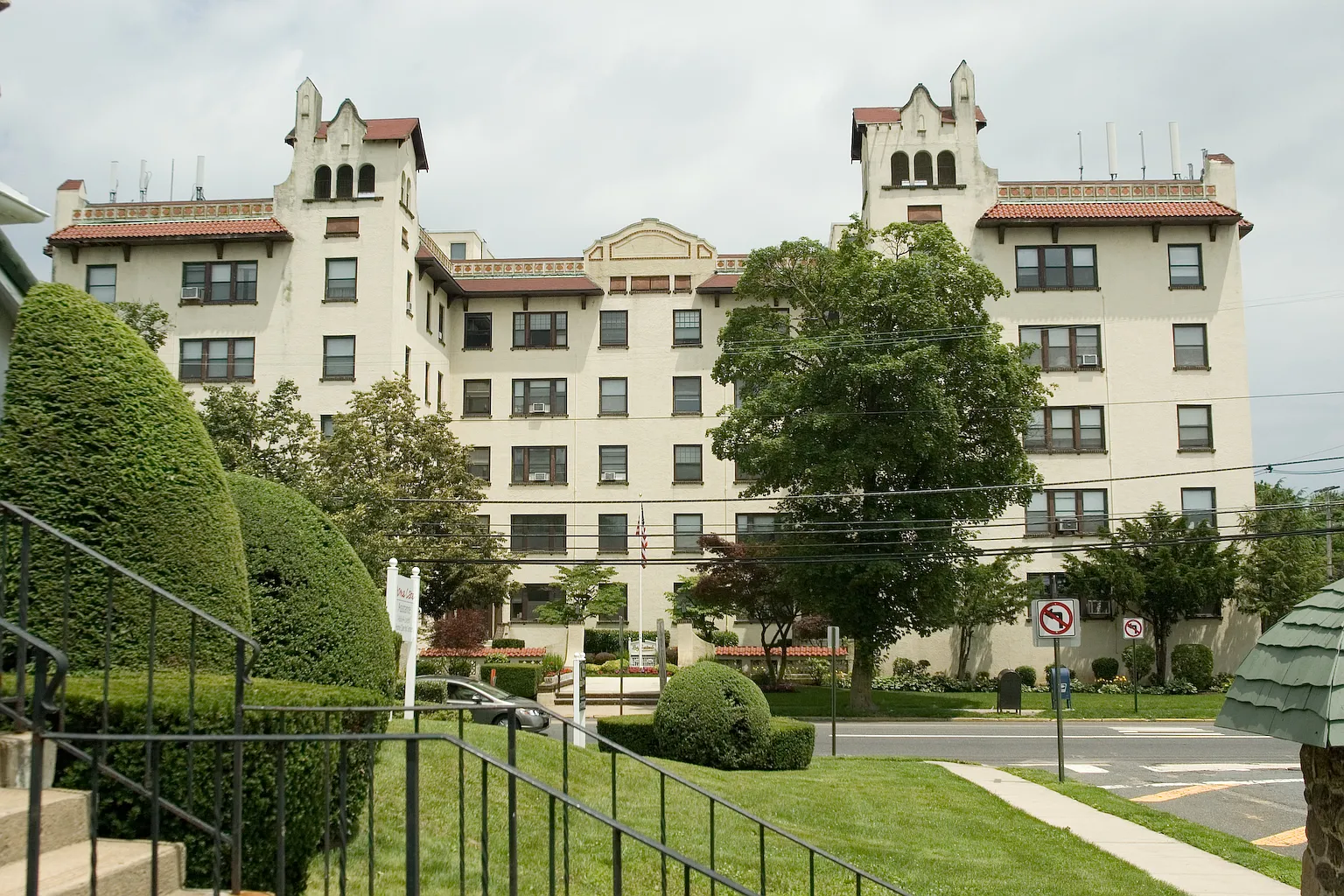 Les Gertrude Apartments — Photo 2