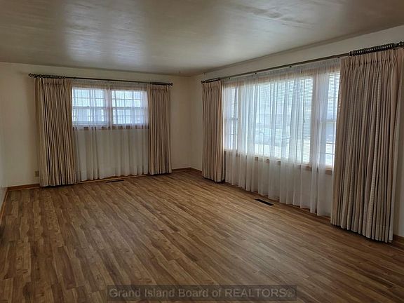 5th image of 208 W 21st St
