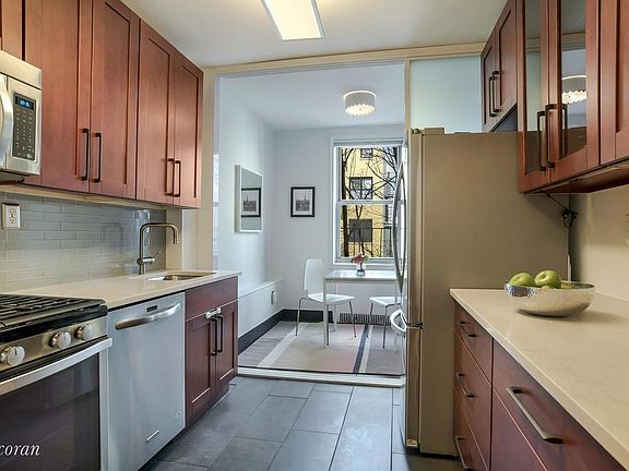3rd image of 225 Park Pl APT 2F