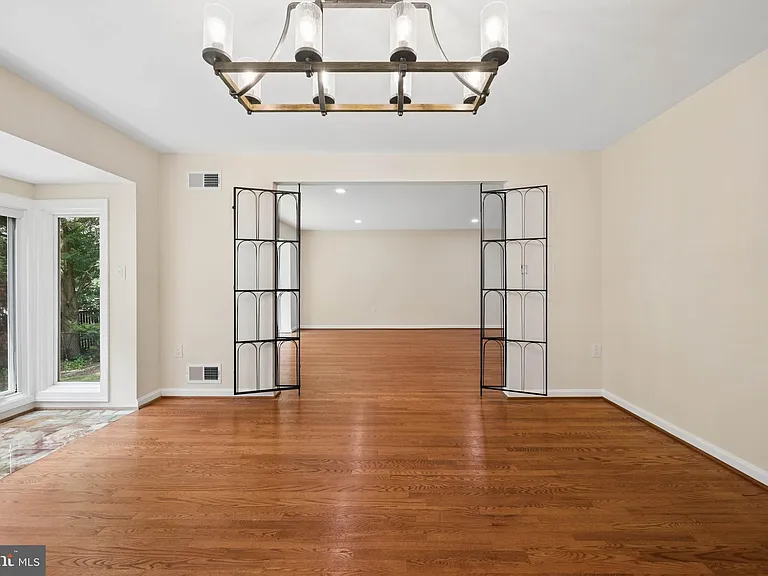 7016 Hopewood St — Photo 18